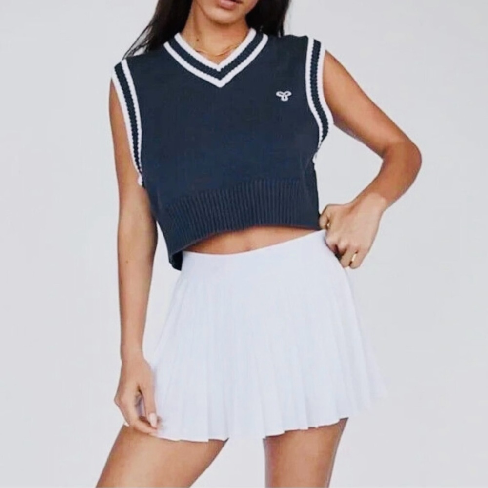 ARITZIA TNA Marcy Cropped Sweater Vest Womens XXS Navy White Sleeveless V-neck - Picture 5 of 5